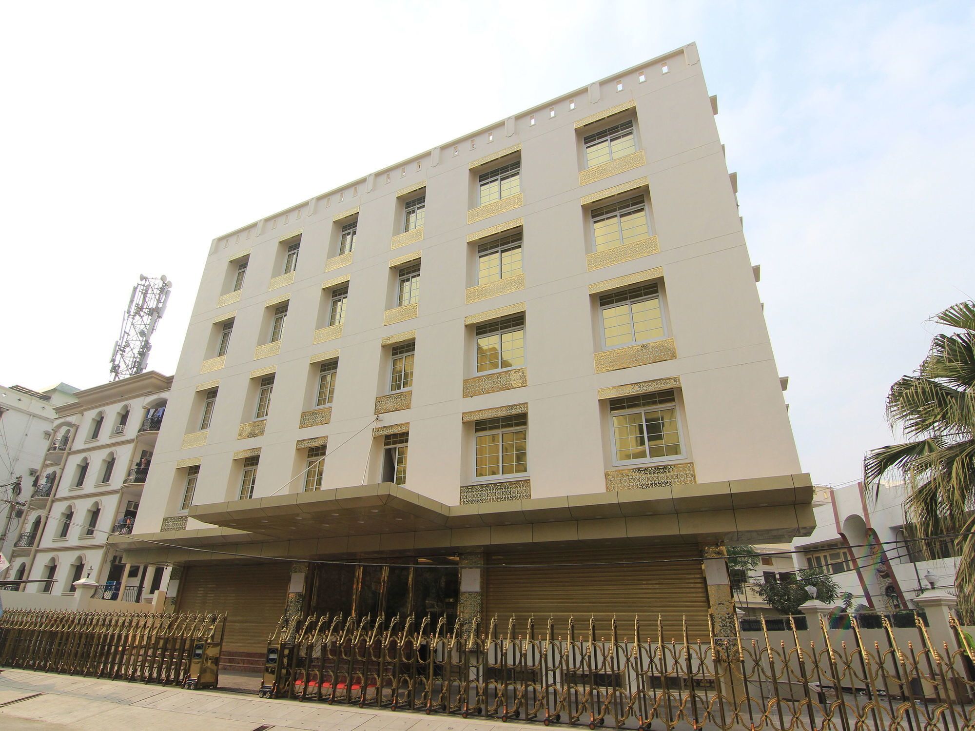Oyo 11956 Galaxy Grand Hotel Lucknow Luaran gambar